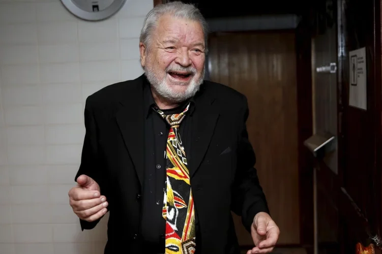 Eero Melasniemi ensimmäinen vaimo ja elämä ennen Halkolaa